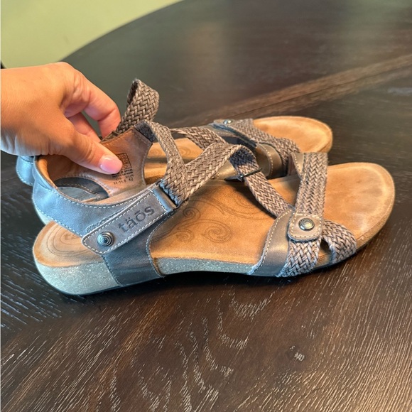 Taos Footwear Trulie gray silver sandal size 11 - Picture 1 of 9